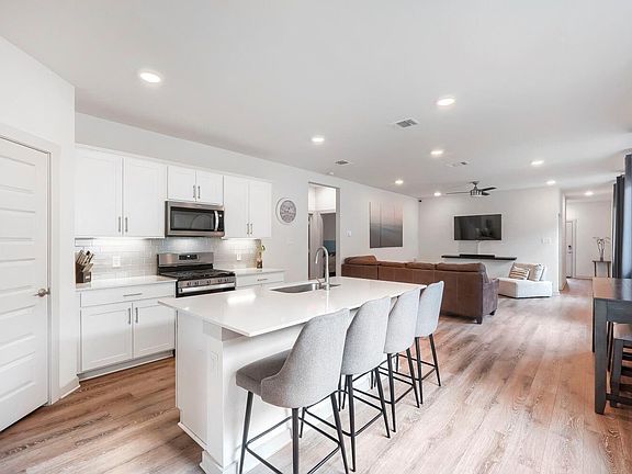 3rd image of 233 New Hampton Way