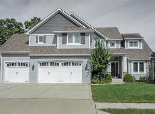 8123 Park Ridge Dr, Parkville, MO 64152