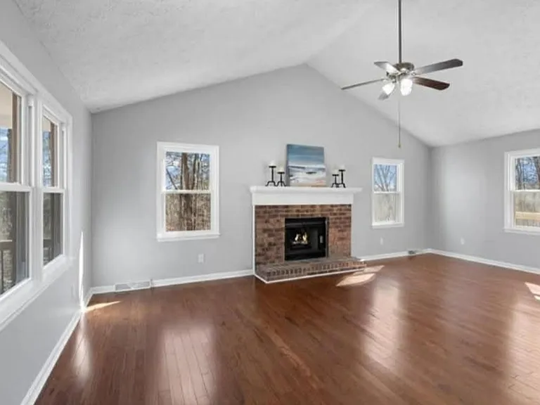 11 Ridgeview Dr SE — Photo 2