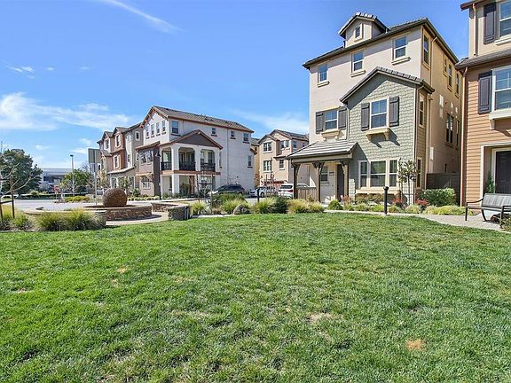 4th image of 513 Sweet Bay Dr