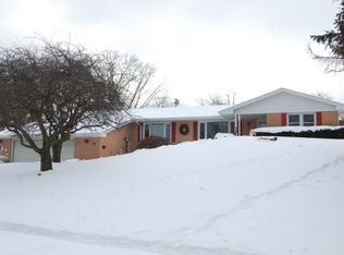 427 Westminster Dr, Waukesha, WI 53186