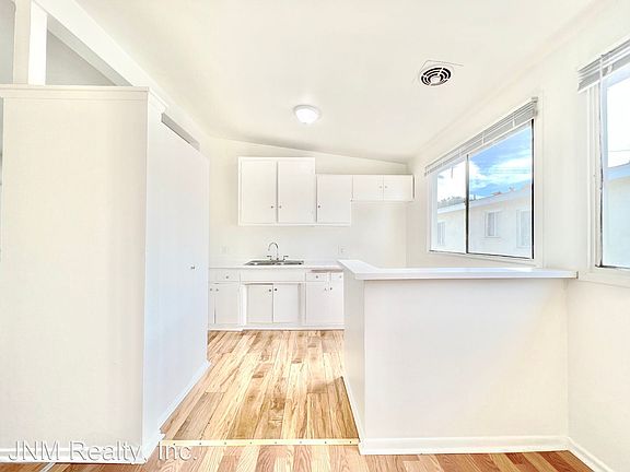5th image of 6027 Cahuenga Blvd #7