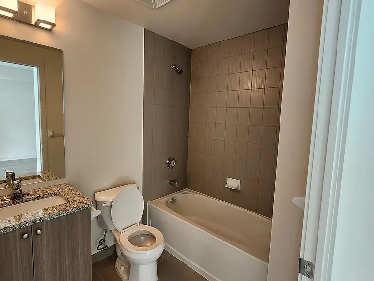 4955 Yonge St #1007 — Photo 6