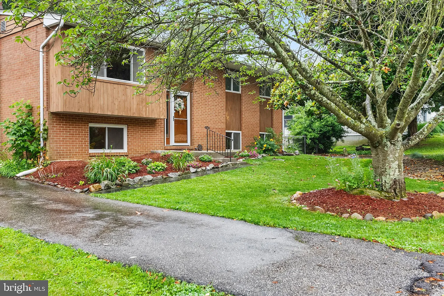1157 Pine Tree Dr photo 1