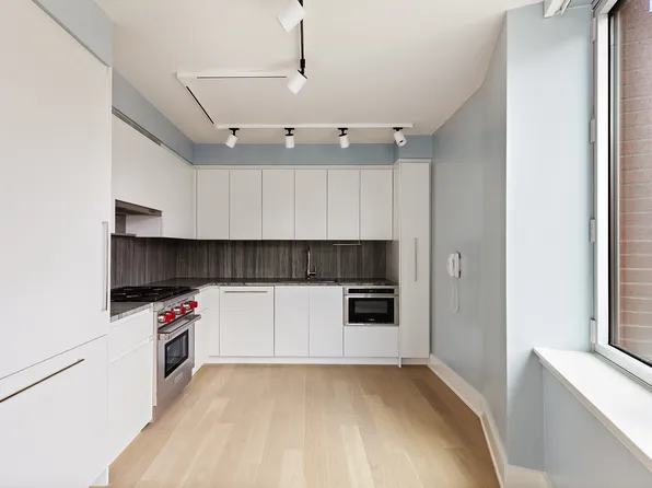 20 River Terrace image 2 of 24