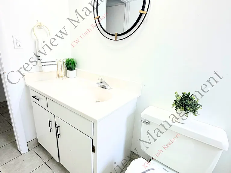 549 E Stringham Ave #B — Photo 16