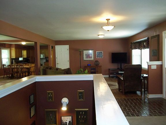 3rd image of 500 NW Golfview Dr