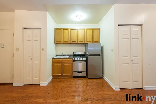 Rented by Link NY Realty | media 9