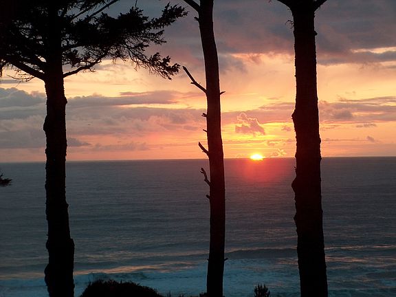 5th image of 32290 Cape Kiwanda Dr
