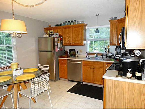 4th image of 10 Pheasant Hill Dr