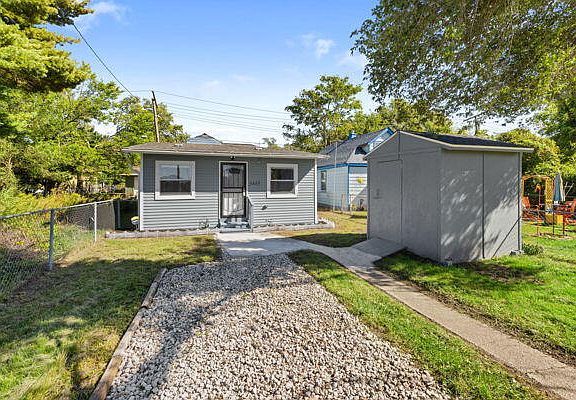 3rd image of 3443 Georgia St