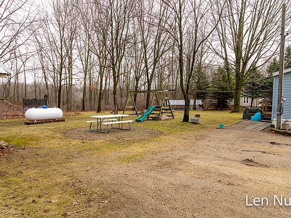 3rd image of 8658 Elm Ln
