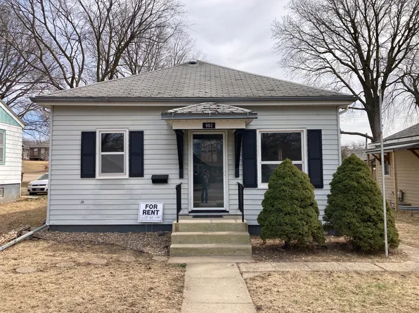 902 Walnut St, Yankton, SD 57078