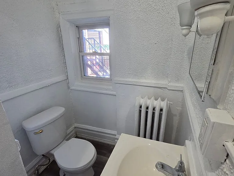 1048 W Walnut St — Photo 18