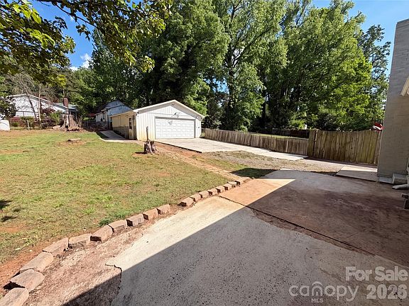 3rd image of 1815 Weststone Dr