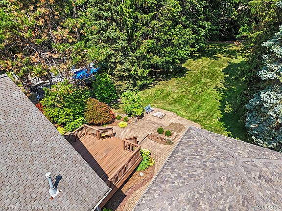 4th image of 22628 Nash St