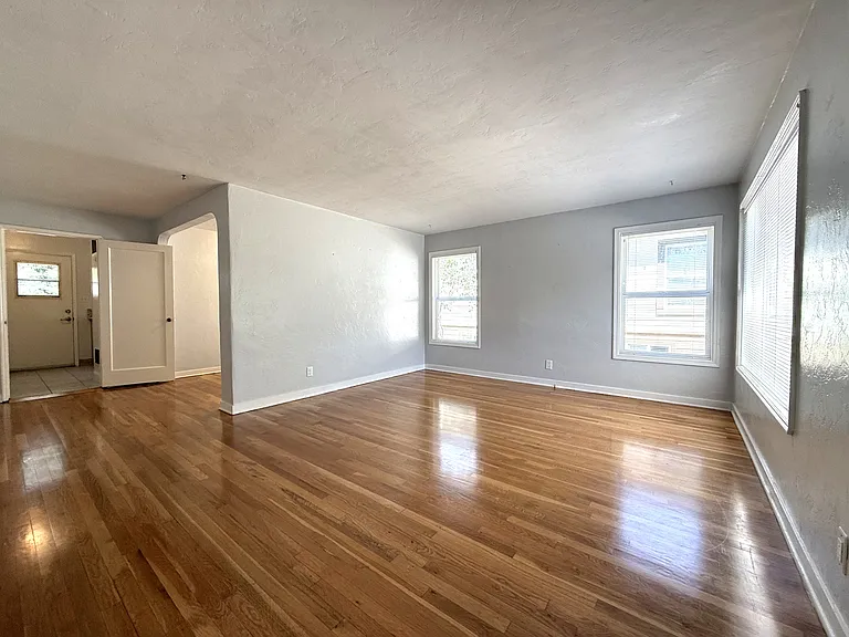 1140 Normal Ave — Photo 2