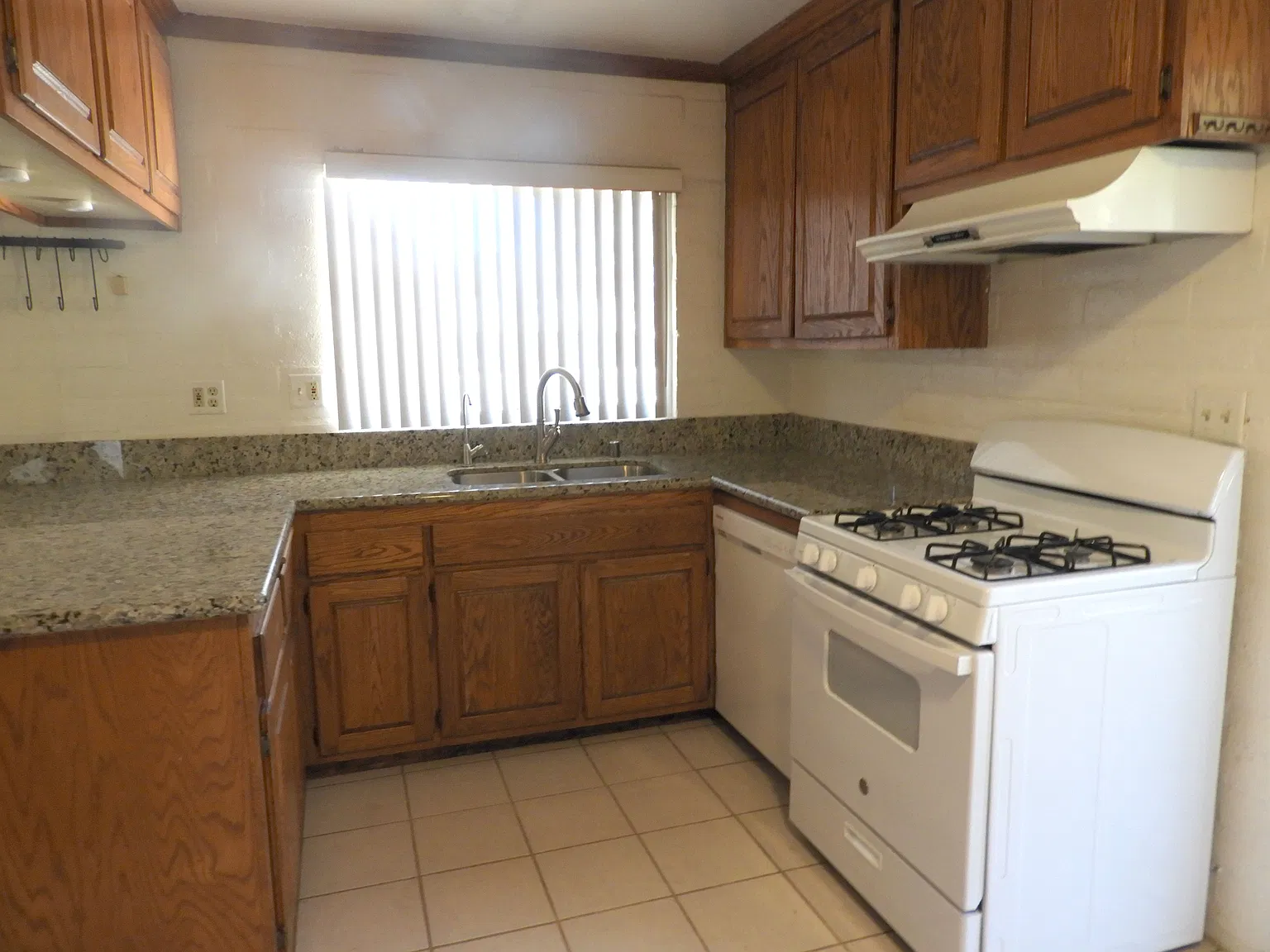 2 bed, 1350 sqft, $3,000 — Photo 3