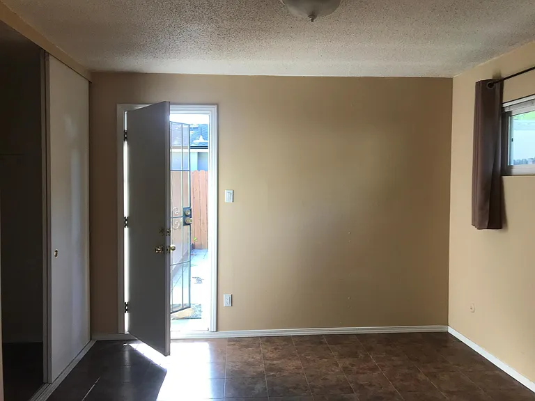 277 N Oak Ave — Photo 7