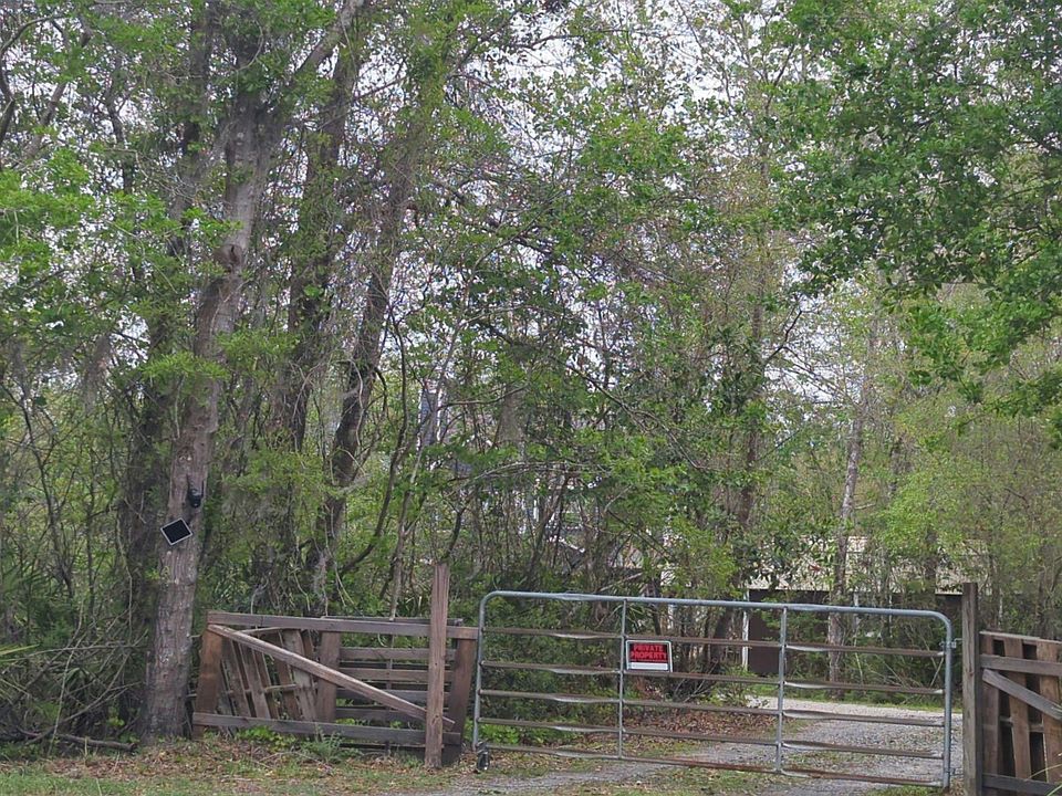 1st image of 945 Greentree Rd
