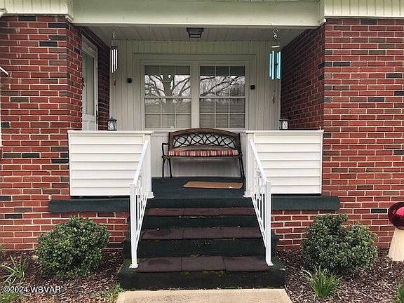 3rd image of 20 Fredric Ln