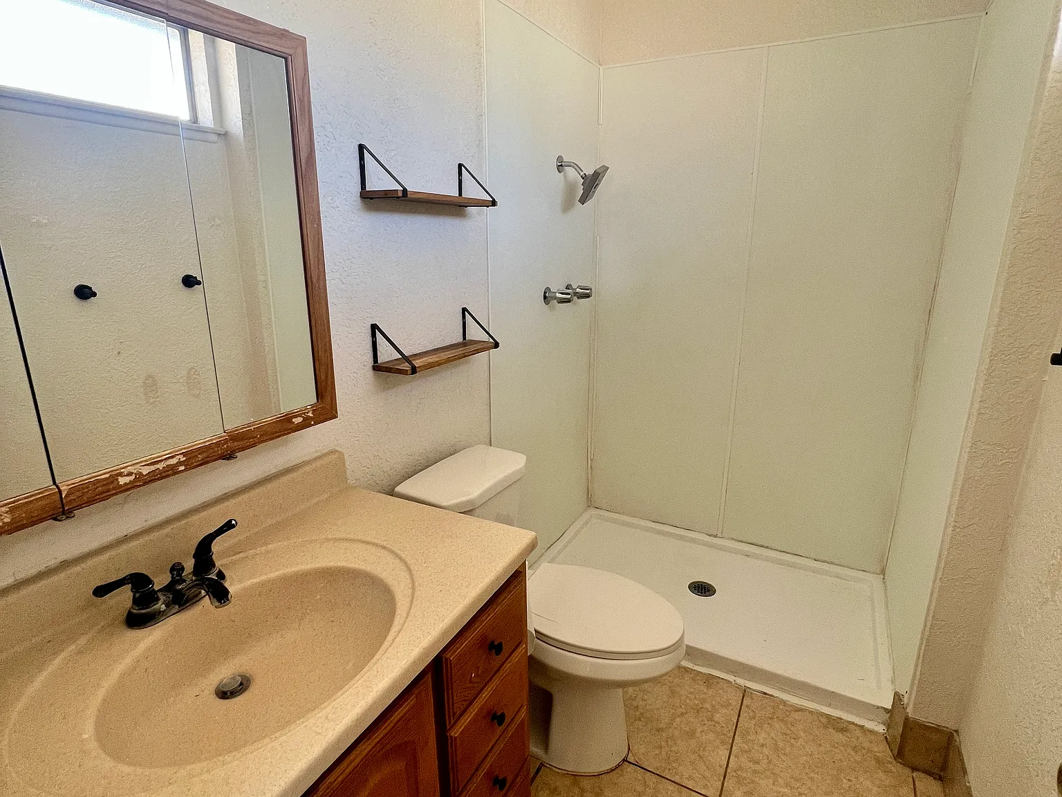 3 bed, 1000 sqft, $1,400 — Photo 3