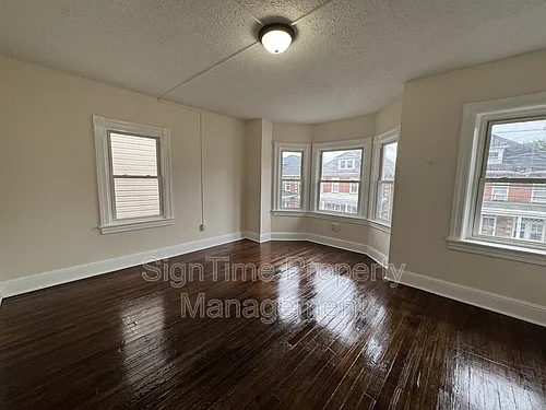 836 W Washington St Photo 1