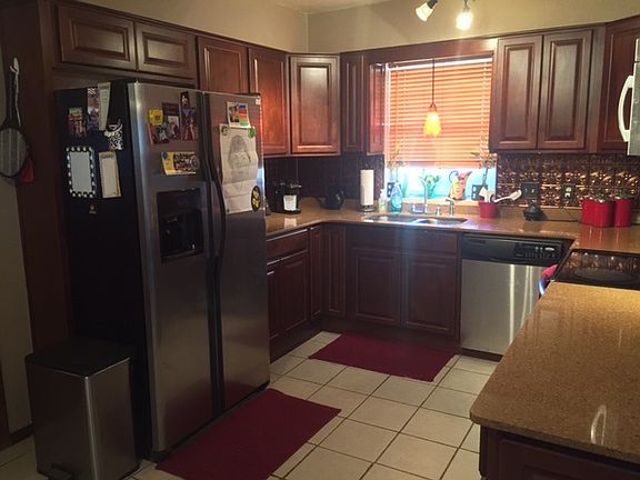 5th image of 802 W Beard St