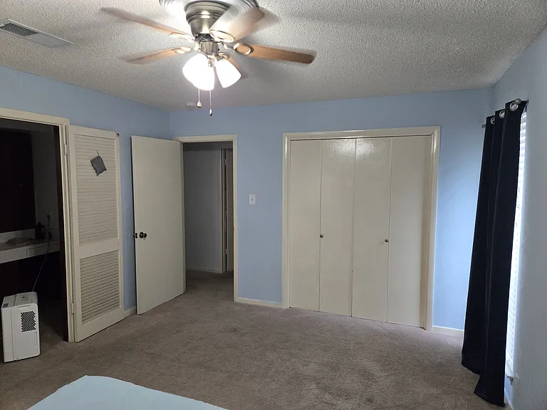 3406 Halifax Dr — Photo 2