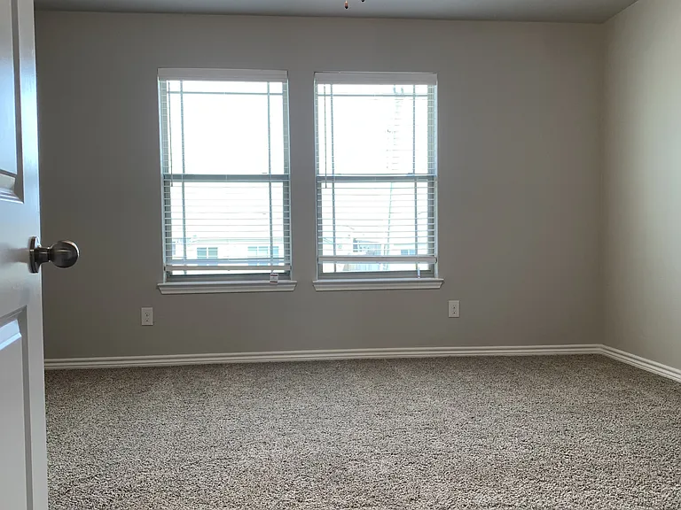7607 Stonehollow Dr — Photo 11