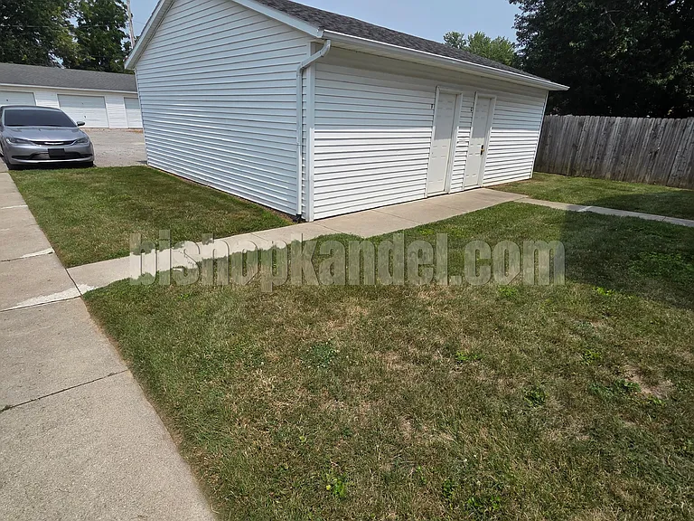 138 Allen Ave — Photo 16