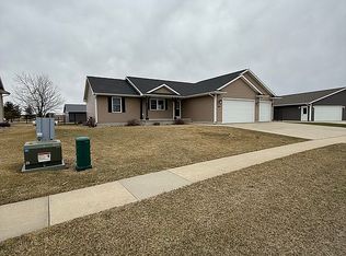 807 Juniper Dr, Independence, IA 50644