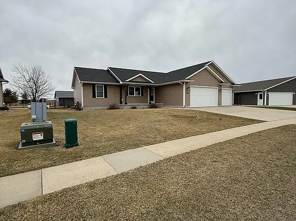 807 Juniper Dr, Independence, IA 50644