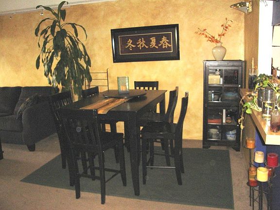 Dining area/bar