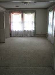 4th image of 1009 S Grand Ave