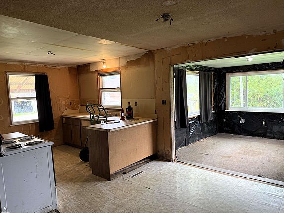 4th image of 2627 Reeves Rd