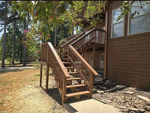 3rd image of 330 Holiday Ln