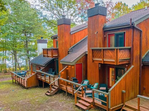 73 Warbler Ct, Lake Harmony, PA 18624