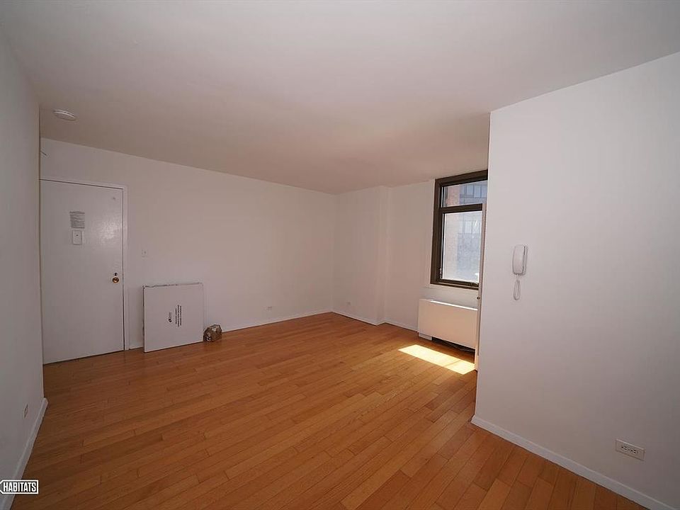 2nd image of 4 Park Ave APT 16S
