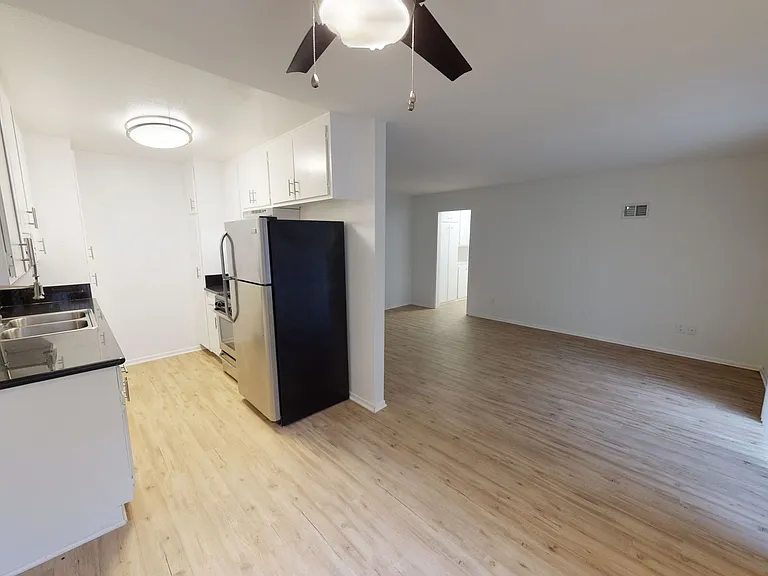 Royal Terrace Apartments — Photo 5