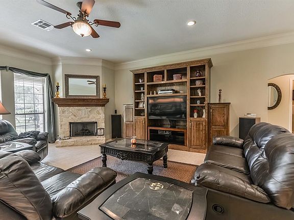 4th image of 1102 Shady Creek Dr