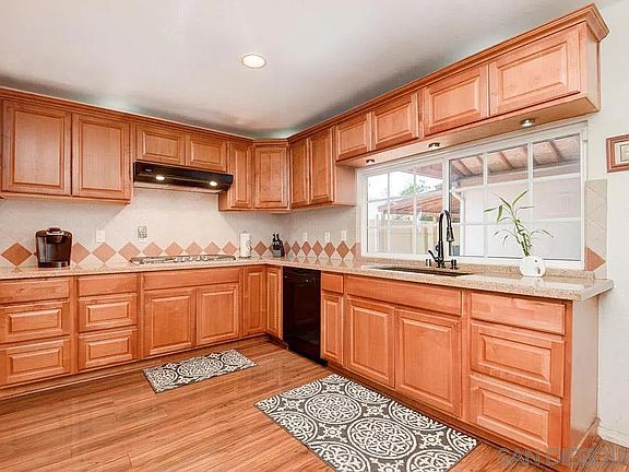 5th image of 3137 Magellan St