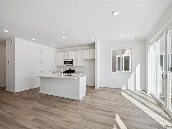 5th image of 957 Sandhills Street