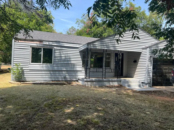 710 S 11th St, Chickasha, OK 73018