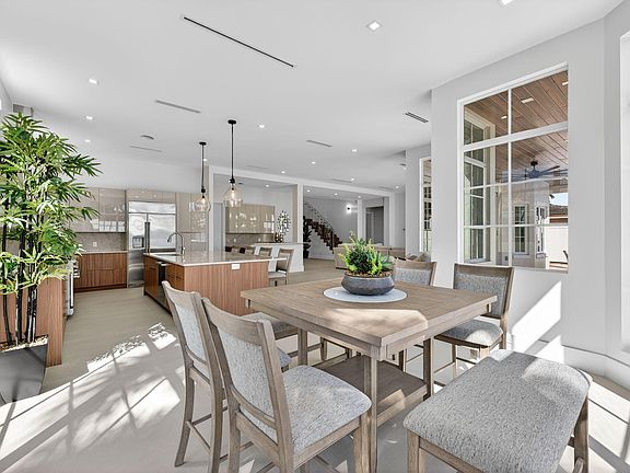 4th image of 310 SE 9TH Court