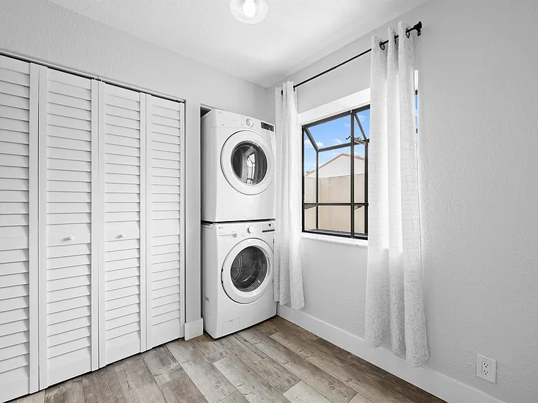 4221 SW 71st Way #4221 — Photo 5
