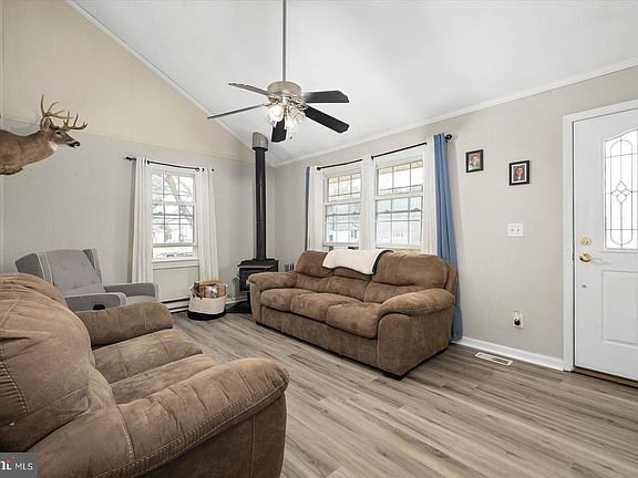 4th image of 32775 Willomet Ct