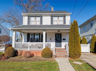 9 Allen St, Lynbrook, NY 11563