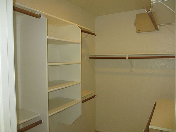 4th image of 127 W Fellars Dr