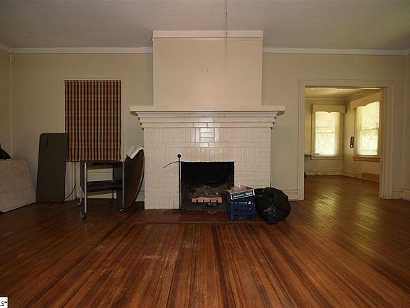 4th image of 111 W Mountainview Ave